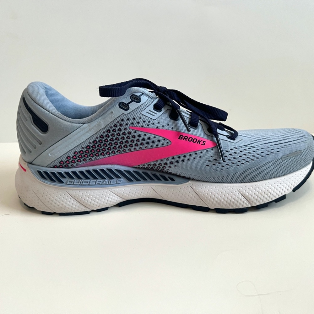 Like New Condition Brooks Women's Adrenaline GTS 22 Running Shoe, Size 9/40.5 EU - Picture 10 of 16